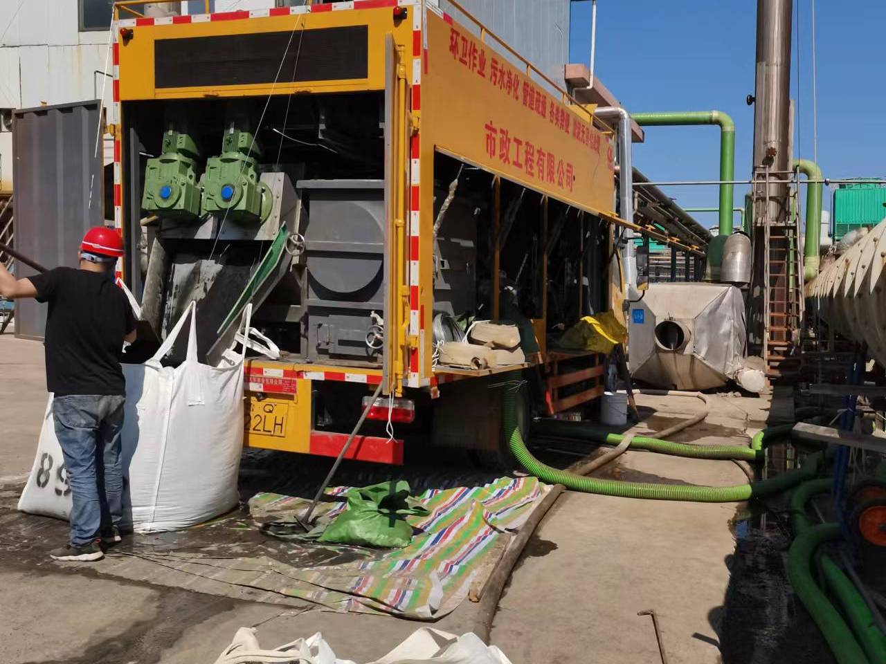 连南淤泥压干处理